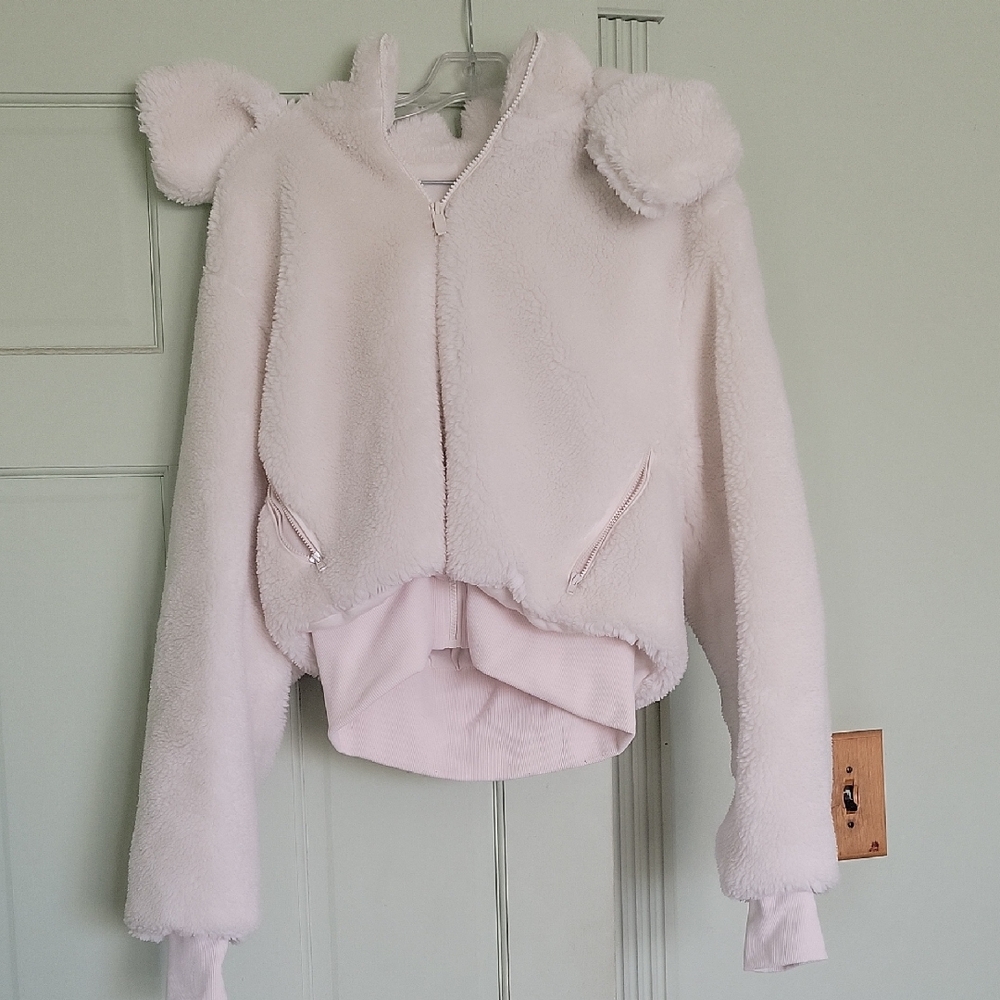 ALO Yoga Foxy Sherpa Jacket in Cream